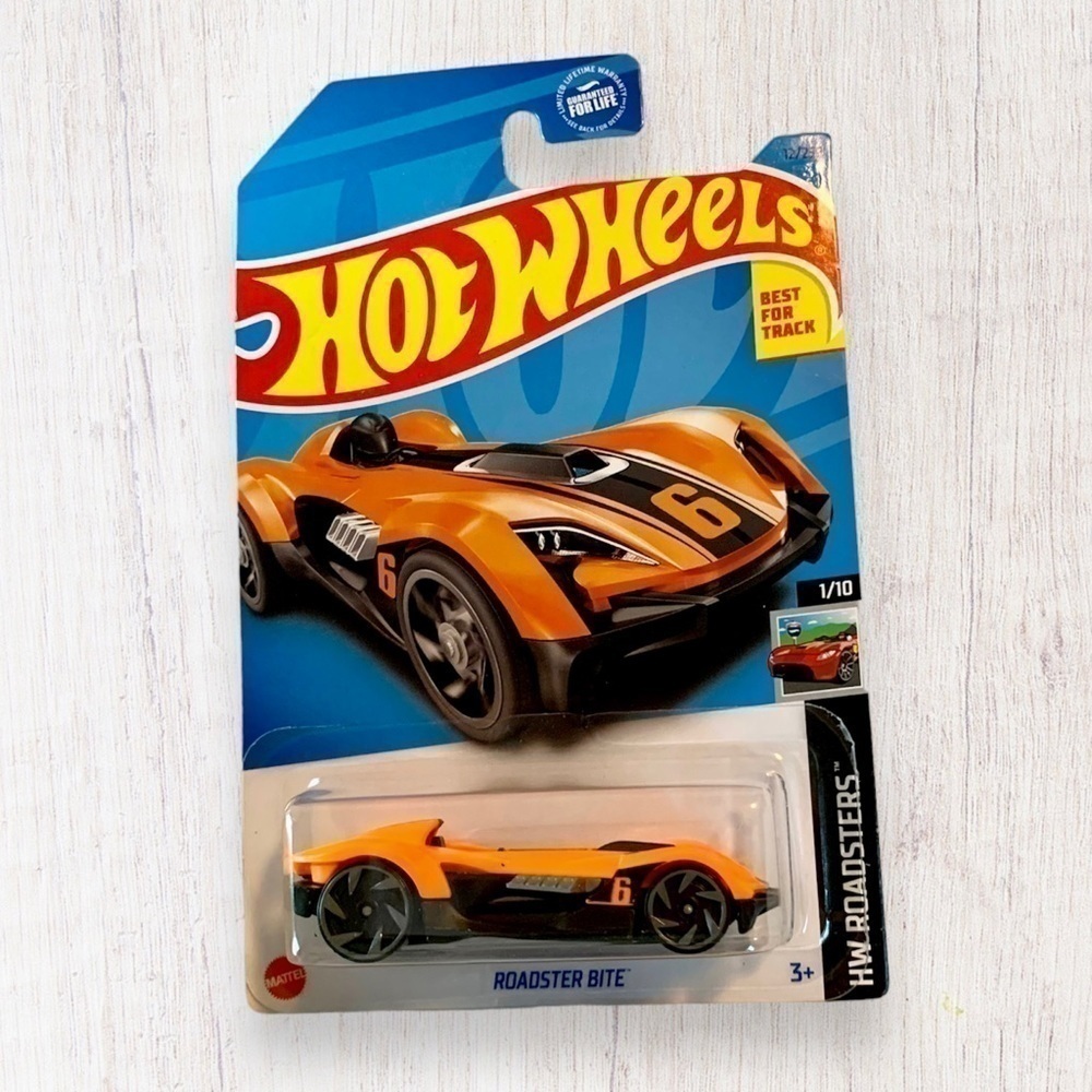 MATTEL Hot Wheels Orange HW Roadsters Bite Car Die Cast Collectible NWT 1/10